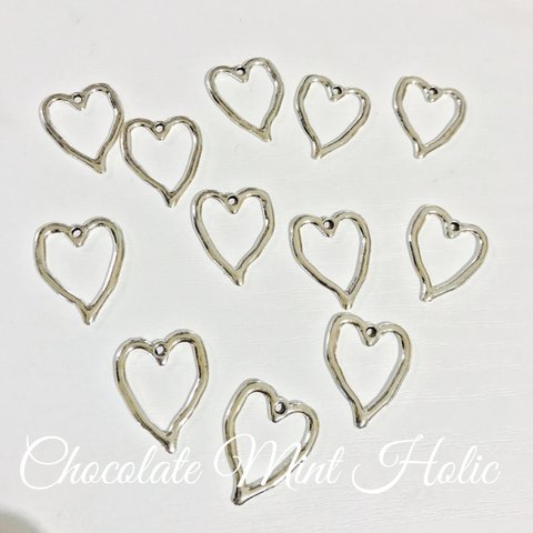 【再入荷】★12個★ハート  チャーム アンティークシルバー Heart antique silver charm