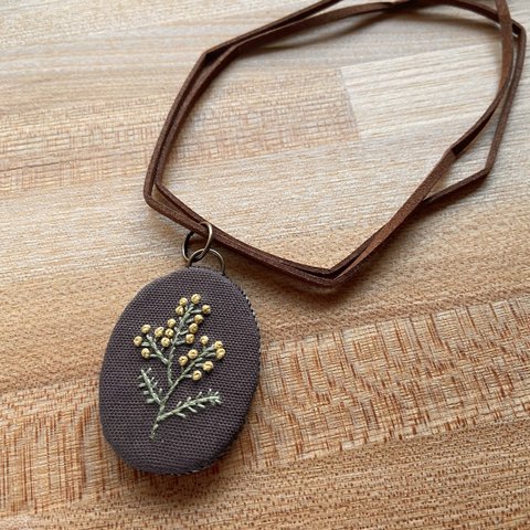 刺繍ネックレス