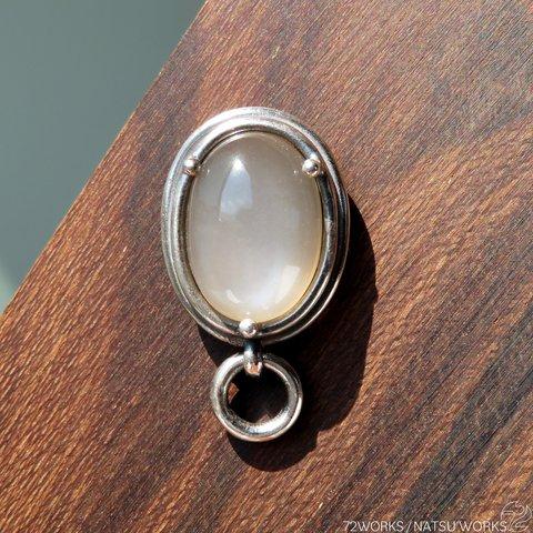 グレー ムーンストーン ブローチ / Gray Moonstone Brooch