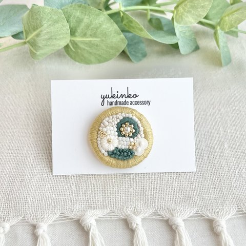 【グリーン × イエロー × ホワイト】 刺繍 ブローチ