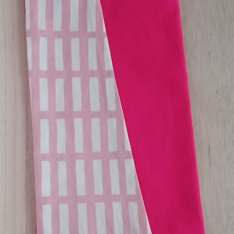 鮮やかピンクのソフトパック用ティッシュカバー