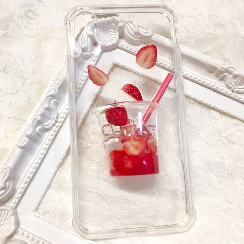 立体イチゴジュースのiPhoneXケース