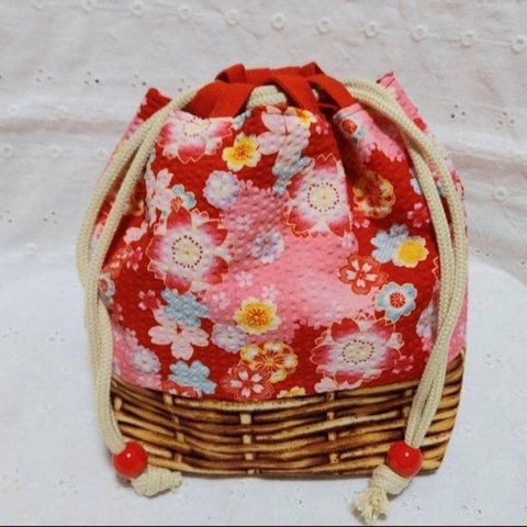 ハンドメイド、桜柄の巾着袋、巾着かばん、赤、かご柄