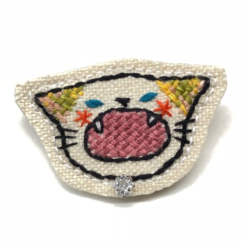 猫刺繍ブローチ・顔①シャー！