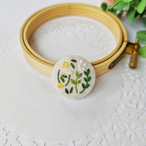 【 ヘアゴム 】刺繍 くるみぼたん 花