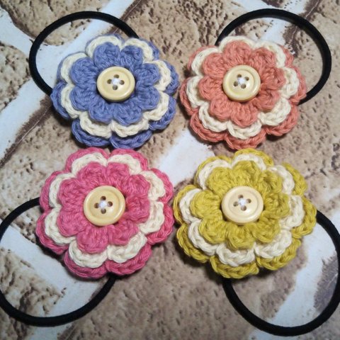 可愛らしいお花のヘアゴム　カギ編み 　