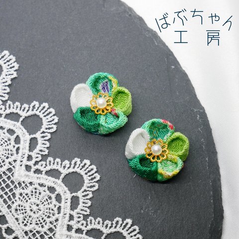  《緑×白》つまみ細工　イヤリング　ピアス