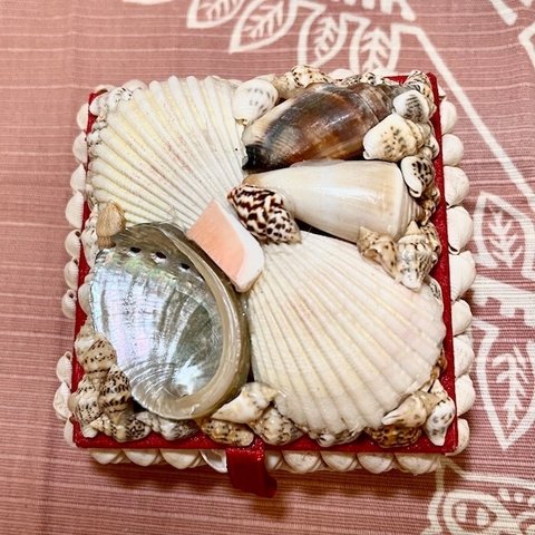 奄美大島の貝殻アクセサリーケース（スクエア型）