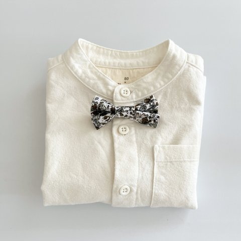 a bow tie or baby clip 