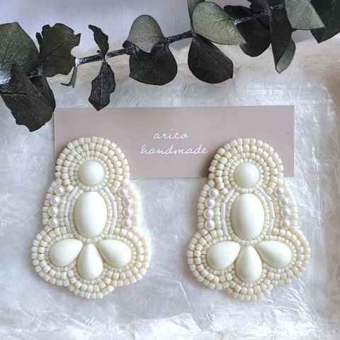 【再販】【送料無料】pearl × ivory pierce/earring 【刺繍ピアス】【刺繍イヤリング】【ビーズ】【ビーズ刺繍】