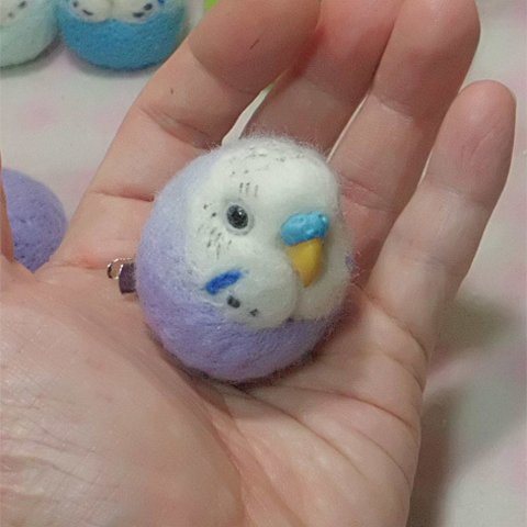 セキセイインコ  パステルバイオレットオパーリン ☆マグネット/ブローチ どちらか選択  　受注作成　うちの子オーダー可     羊毛の小鳥  　工房小鳥屋さん