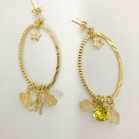 イニシャルピアス M