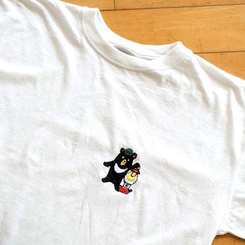 クマとランタン　刺繍 Tシャツ　アウトドア、キャンプにぴったり！