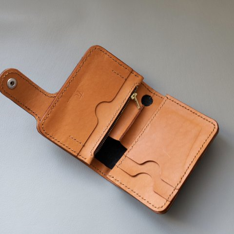 コンパクト財布　シンプル二つ折り財布　小さくても驚きの使い勝手と収納力！