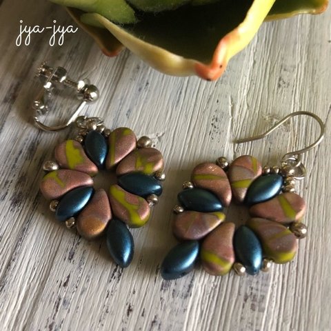  beads earrings - paisley green