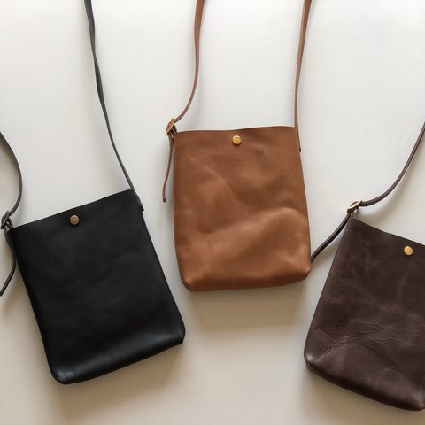 ベストなサイズのショルダーバッグ　　ポケット付き　　国産播州レザー　　全3カラー　受注制作