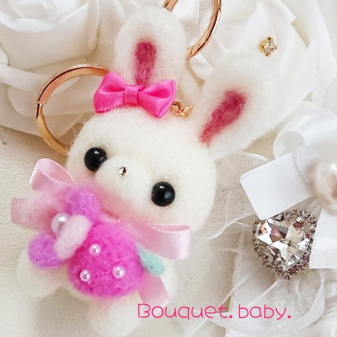 うさ🍓マスコットキーホルダー💝🐰リボン୨୧キッズ୨୧プレゼントにも💛  Bouquet&baby