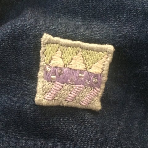 刺繍ブローチ