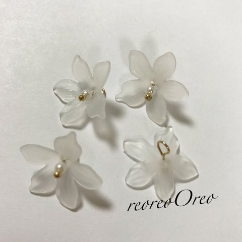 Flower x Pearl charm 【5枚花White】