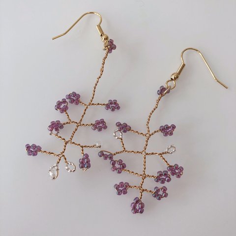 紫のお花の小枝ピアス