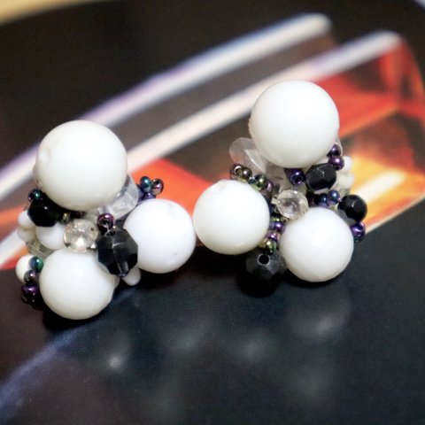 【Clip-on earrings】Vintage inspired dot earrings #24