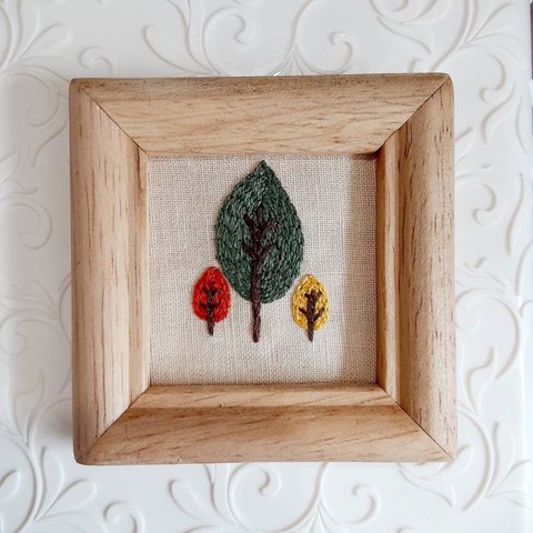 ⭐️新作⭐️刺繍フレーム🍁北欧の秋　壁飾り インテリア雑貨 ハンドメイド