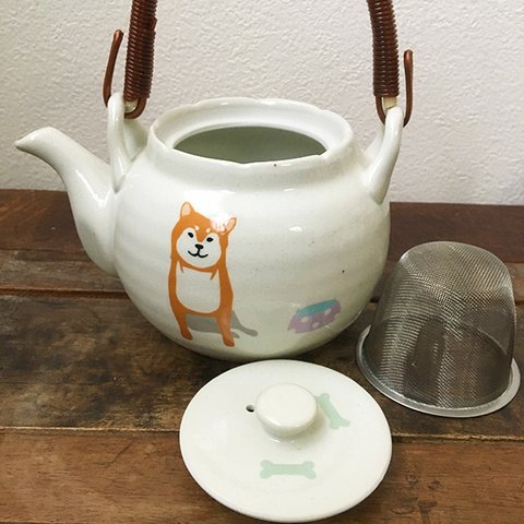 柴犬 粉引き たっぷり急須 磁器 日本茶 ★ 黒柴 和風 茶こし網付き 550ml【受注制作】