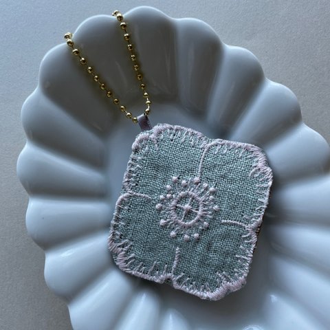 ミナペルホネンhandmadeキーホルダー「anemone」