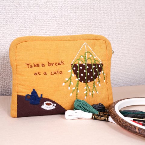 手刺繍ポーチ