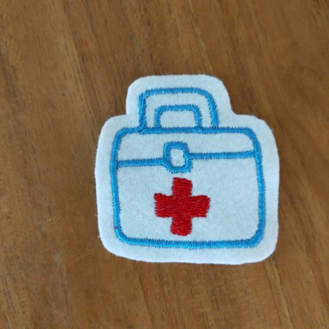 5.5×6.5ｃｍ　目印ワッペン　救急箱　緊急　emergency　かわいい　マーク　オプションでお名前入れます　