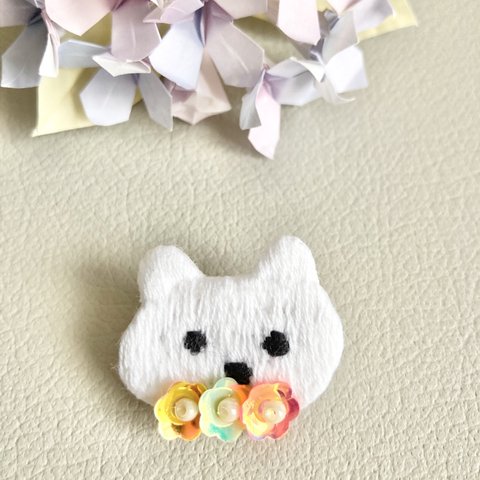 ふんわり刺繍のブローチ＊シロクマ＊