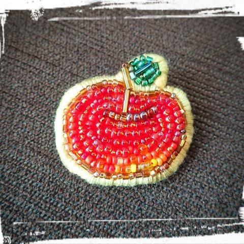 林檎🍎赤 ビーズ刺繍ブローチ⭐段染縁取