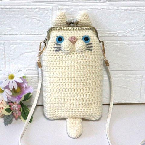 手編みニットのかわいい白猫ちゃんの　がま口のスマホポシェット