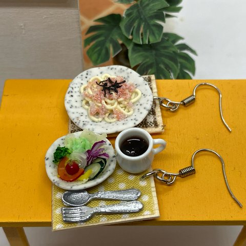 再販たらこパスタのピアス