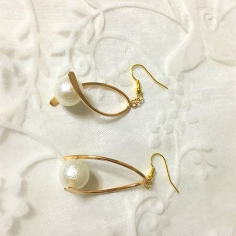 訳あり ひねりピアス 大粒コットンパール