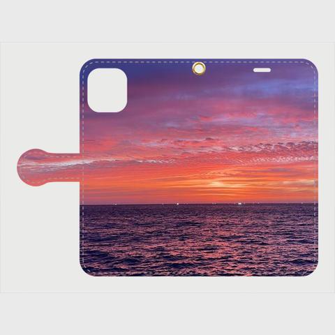 美しい夕焼けと海の風景デザインスマホケース　手帳型