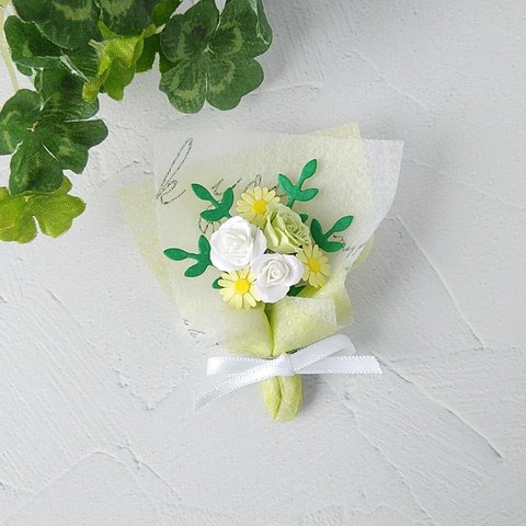 ミニチュア　白バラとマーガレットの花束