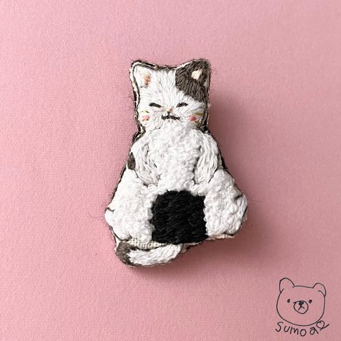 おにぎり猫＊刺繍ブローチ🍙