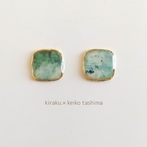 kiraku. ✕ art　絵画イヤリングorピアス　レジン　花　青　緑　白