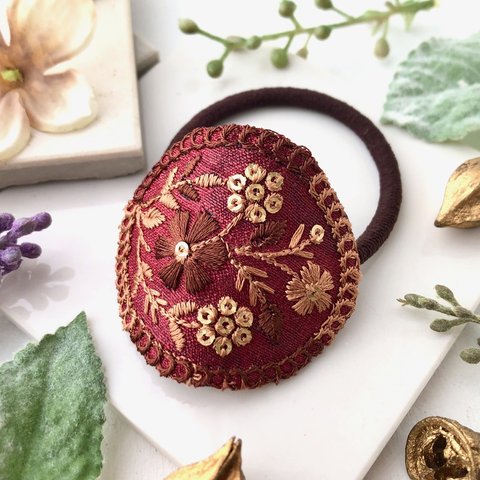 インド刺繍リボンとレザーの髪飾り ボタニカルオーバル　バーガンディ