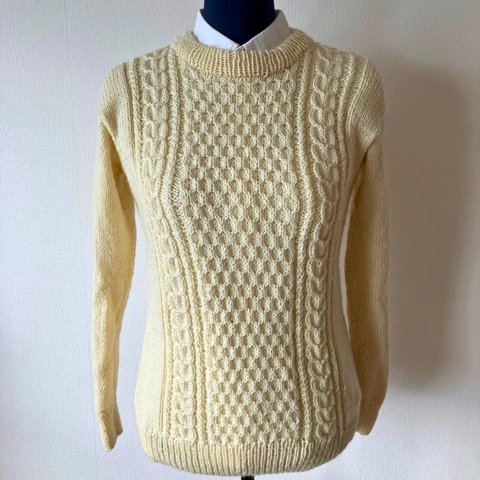 アラン模様のセーター