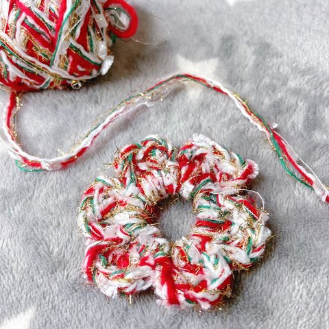 赤緑　クリスマス　花よりシュシュ　手編みシュシュ　カギ編み