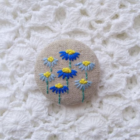 ブルーデイジー（ベージュ）刺繍ブローチ　