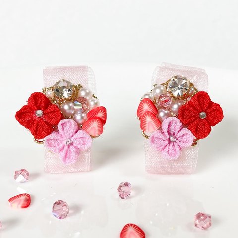 フルーツピアス／イヤリング（いちごver）♡つまみ細工のお花