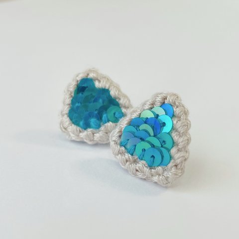 ハンドメイドピアス　刺繍　スパンコール　夏　海　キラキラ　大ぶり