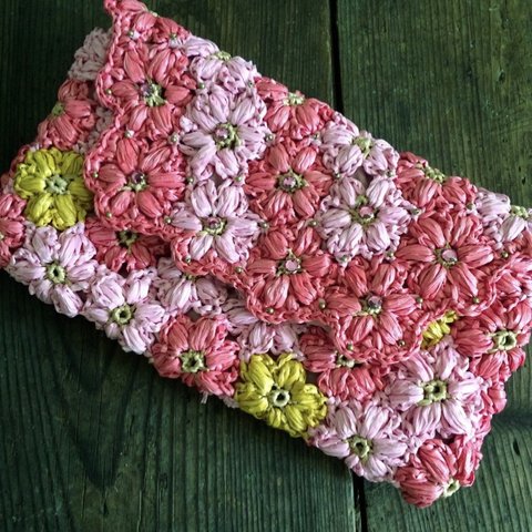 FLOWER SHOWER pink gradient clutch bag