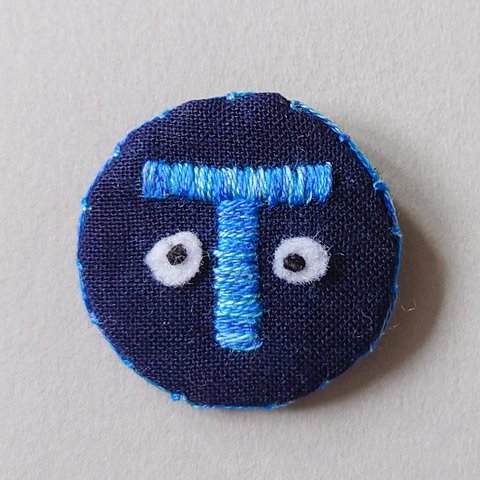 アルファベット刺繍ブローチ「T」