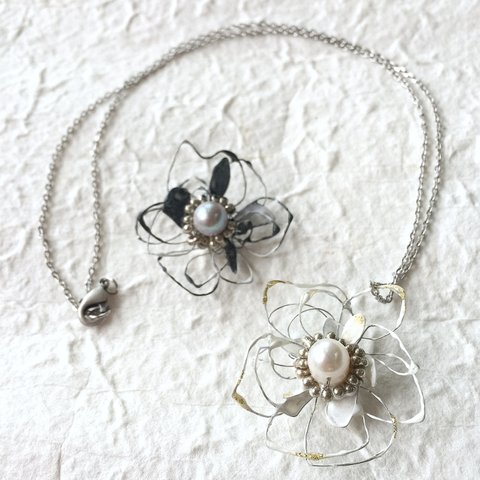 【monokli】"ANEMONE"   black & white  flower necklace