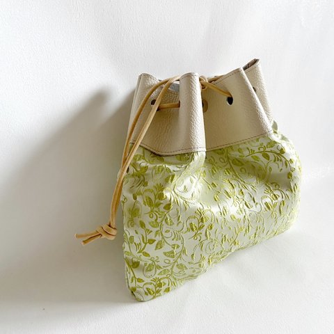 巾着バッグ 本革 × ジャガード 生地 刺繍 / クリームラメ × ライトグリーン