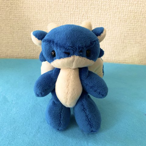 手のりドラゴンのぬいぐるみ（ブルー）